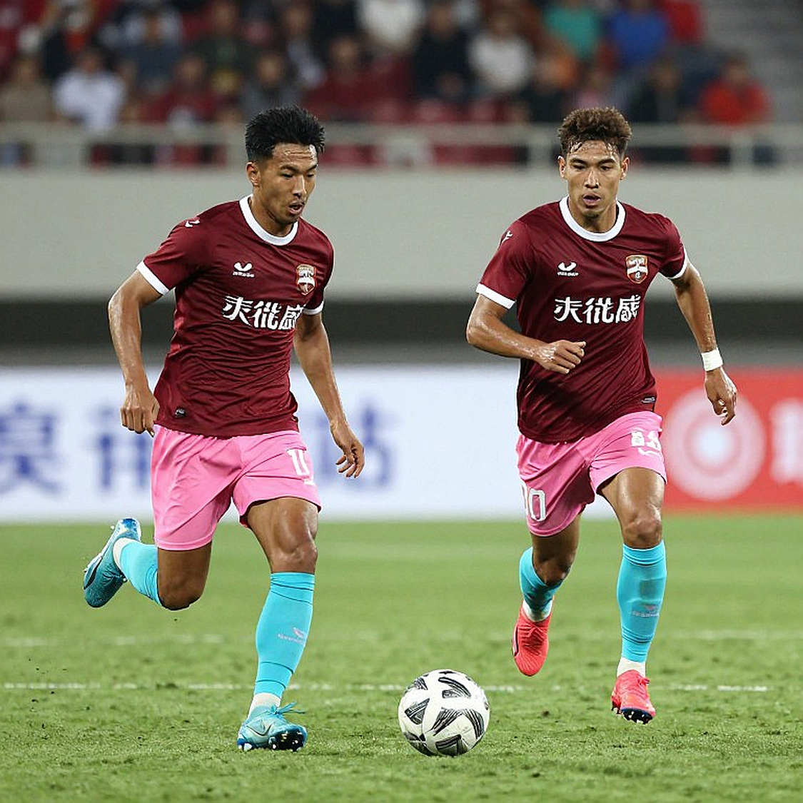 The Forgotten Hands: Vietnamese Goalkeepers and the Distribution Fever