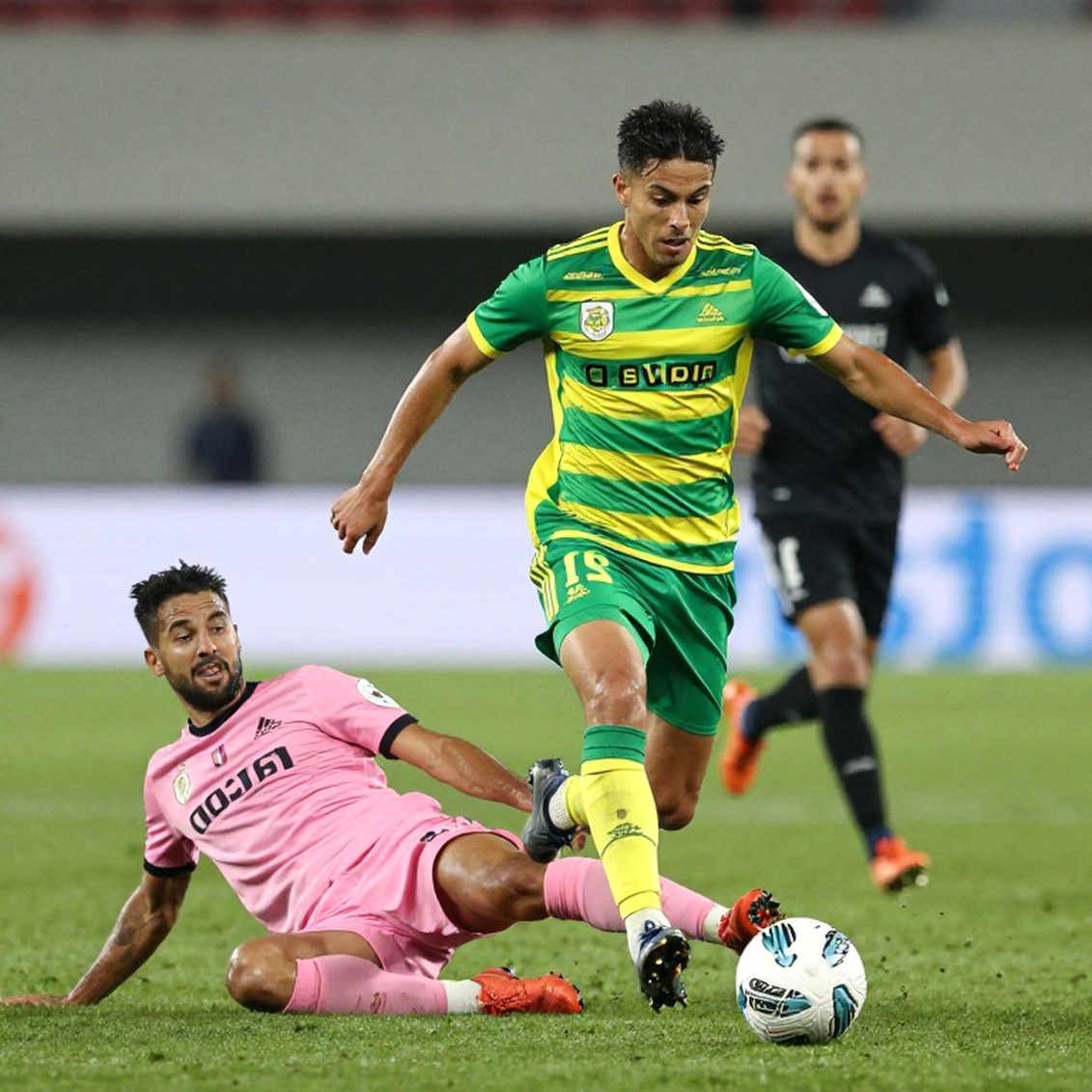 The Label Runs Ahead of the Truth: From a Misclassified Story to How to Read the Transfer Market The Label Runs Ahead of the Truth: From a Misclassified Story to How to Read the Transfer Market