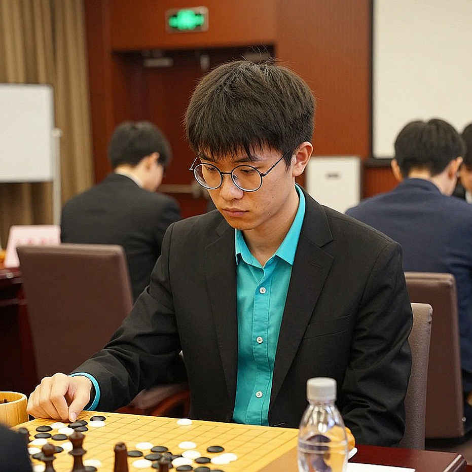 Sicilian nằm im giữa 27 ván cờ ngắn: Khi ChessBase Magazine số 225 gõ cửa làng cờ mùa giải thường niên