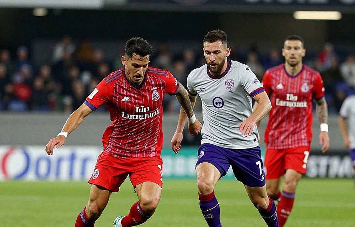 Tiền của ông bầu không mua được giấy phép AFC: V.League nhìn từ hành lang chuyển nhượng