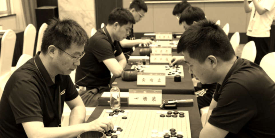 Nước 5.e5 và niềm an ủi kỳ lạ của sự mê tín trên bàn cờ
