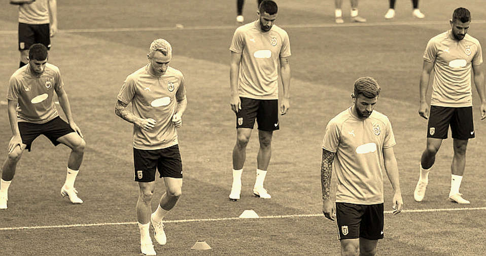 Bên trong khối phòng ngự năm người của Carrick: Yoro, Old Trafford và cuộc chiến quyền chọn đội hình
