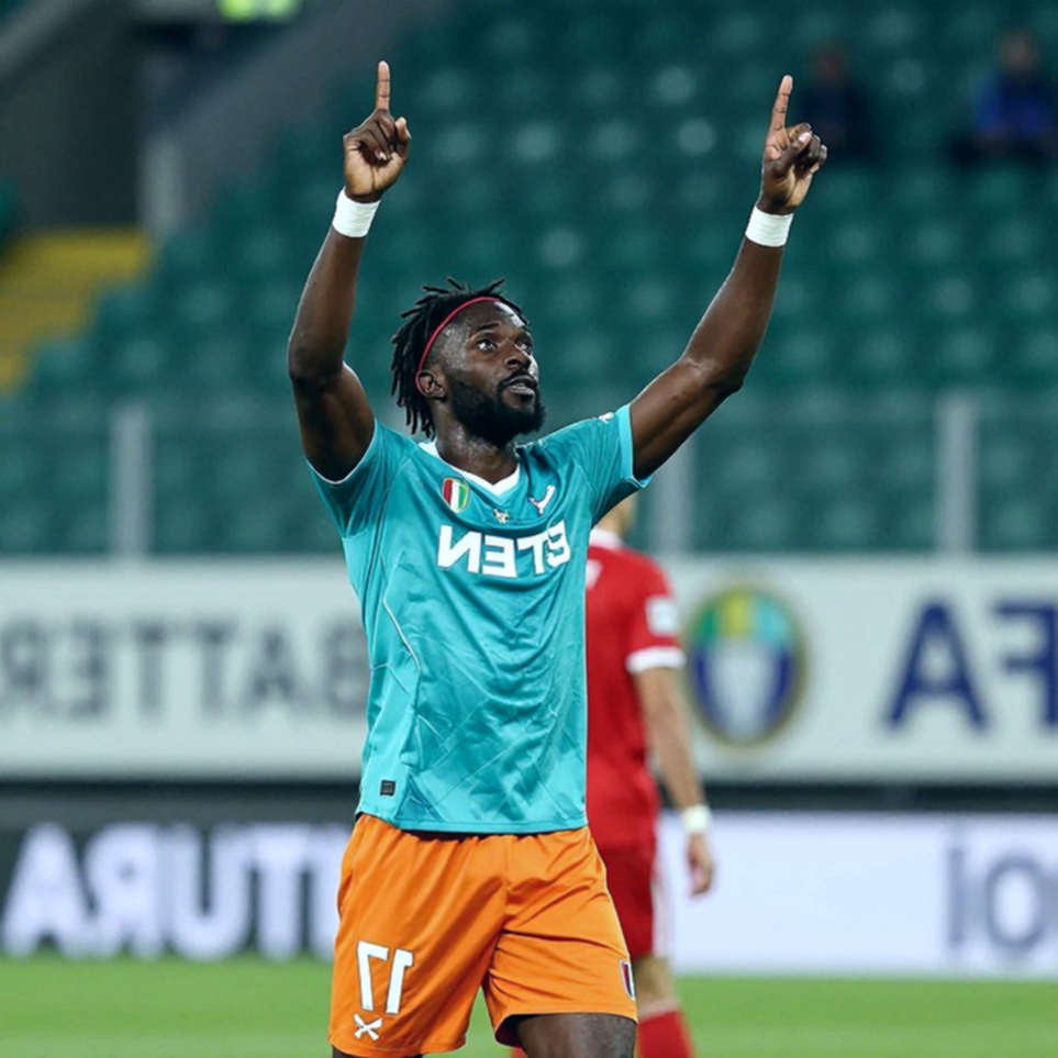 Nghịch lý Emery phía sau lời khen Zion Suzuki: Thích nghi ngay lập tức, hay mới chỉ bắt đầu đồng bộ?