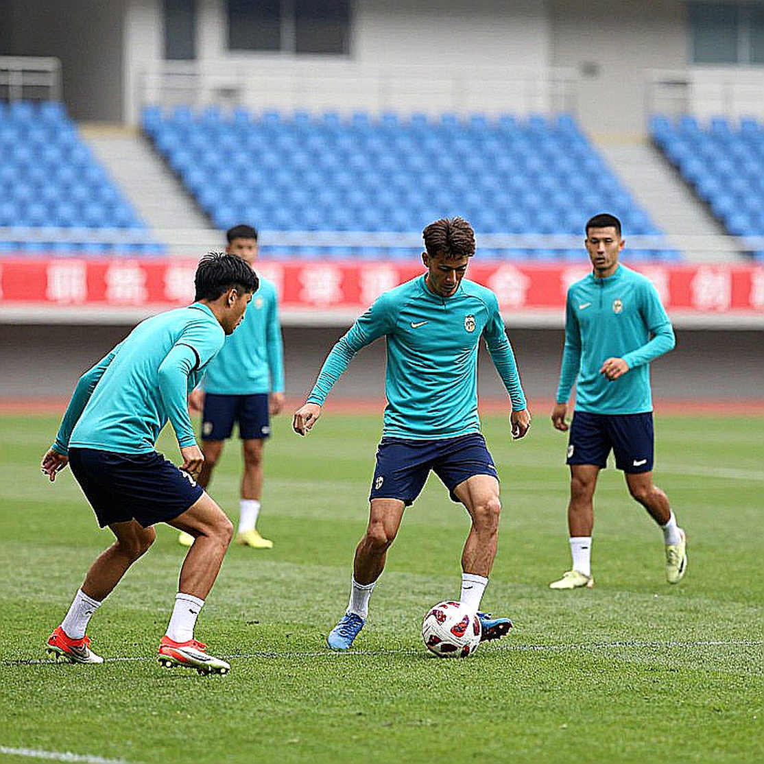 Adou Minh and Williams Minh Hoàng: Two Pieces for Vietnam's Three-Center-Back Framework Adou Minh and Williams Minh Hoàng: Two Pieces for Vietnam's Three-Center-Back Framework