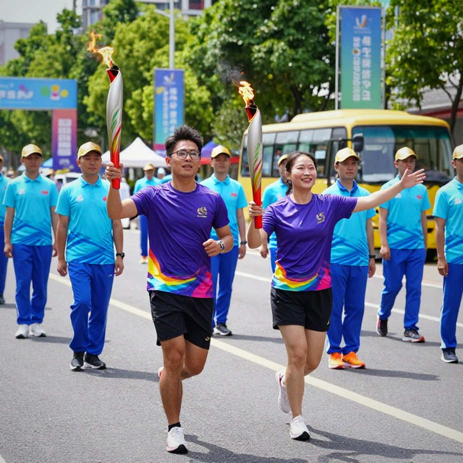 Ba lần VAR ở Bình Dương: Kỹ thuật phòng ngự vòng cấm của Công An TP.HCM đã cứu trọng tài Trần Ngọc Nhớ
