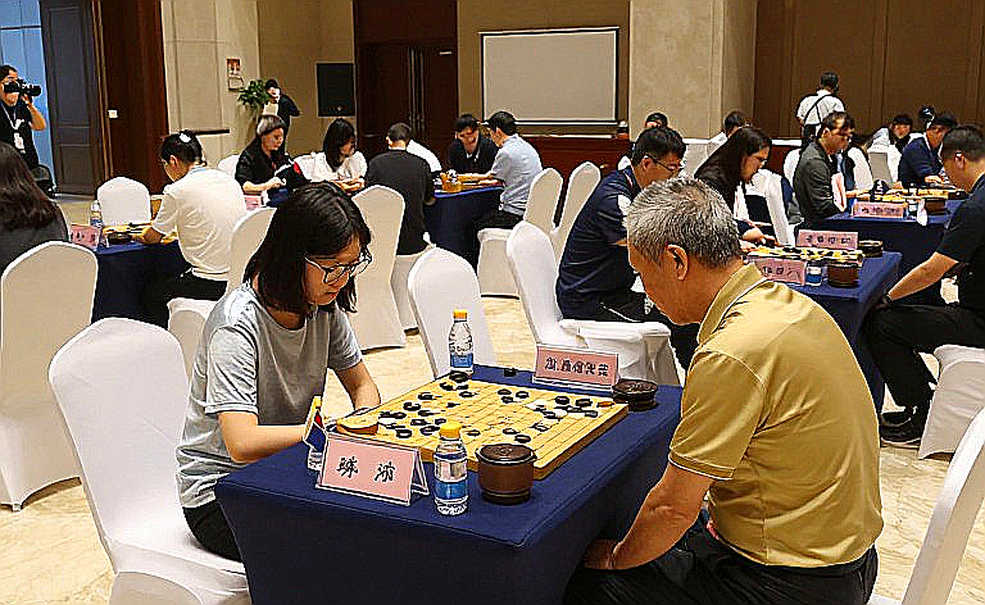 ChessBase Magazine #225: Khi bìa hứa một ván Sicilian, trang trong trao một giáo trình